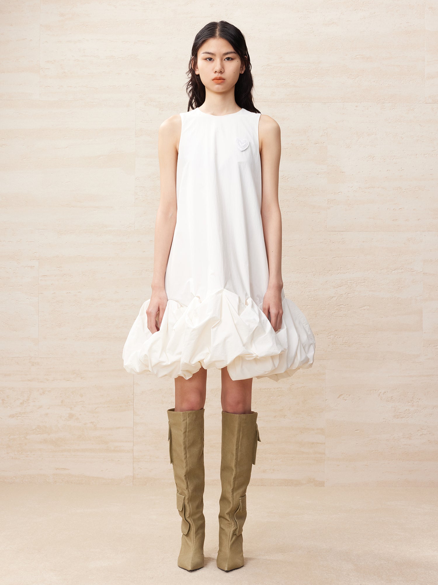 A-line sleeveless white bubble edge dress