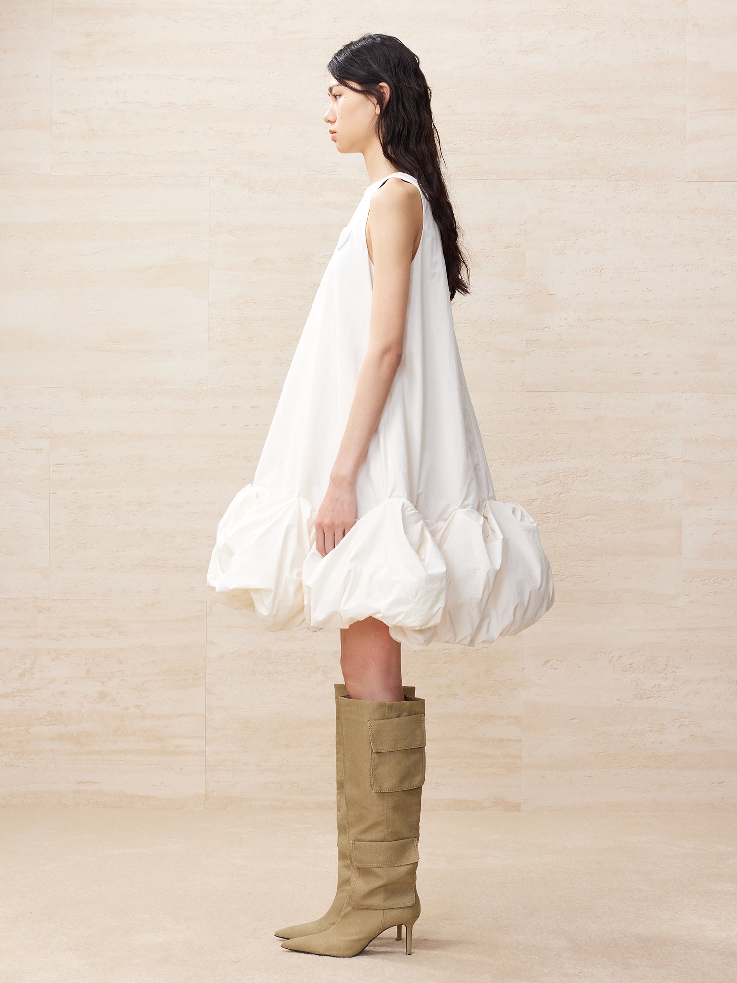 A-line sleeveless white bubble edge dress