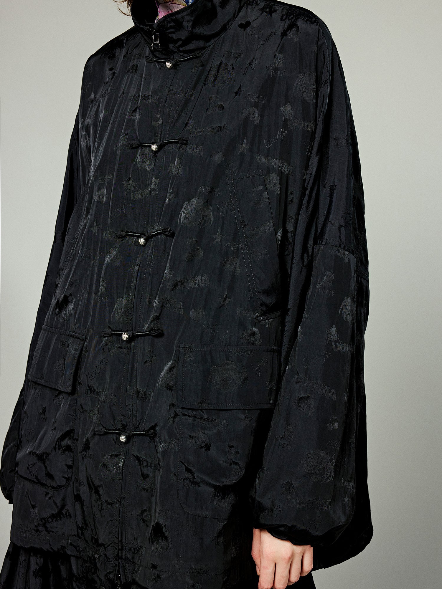 Sporty hunting jacket with jacquard floral design