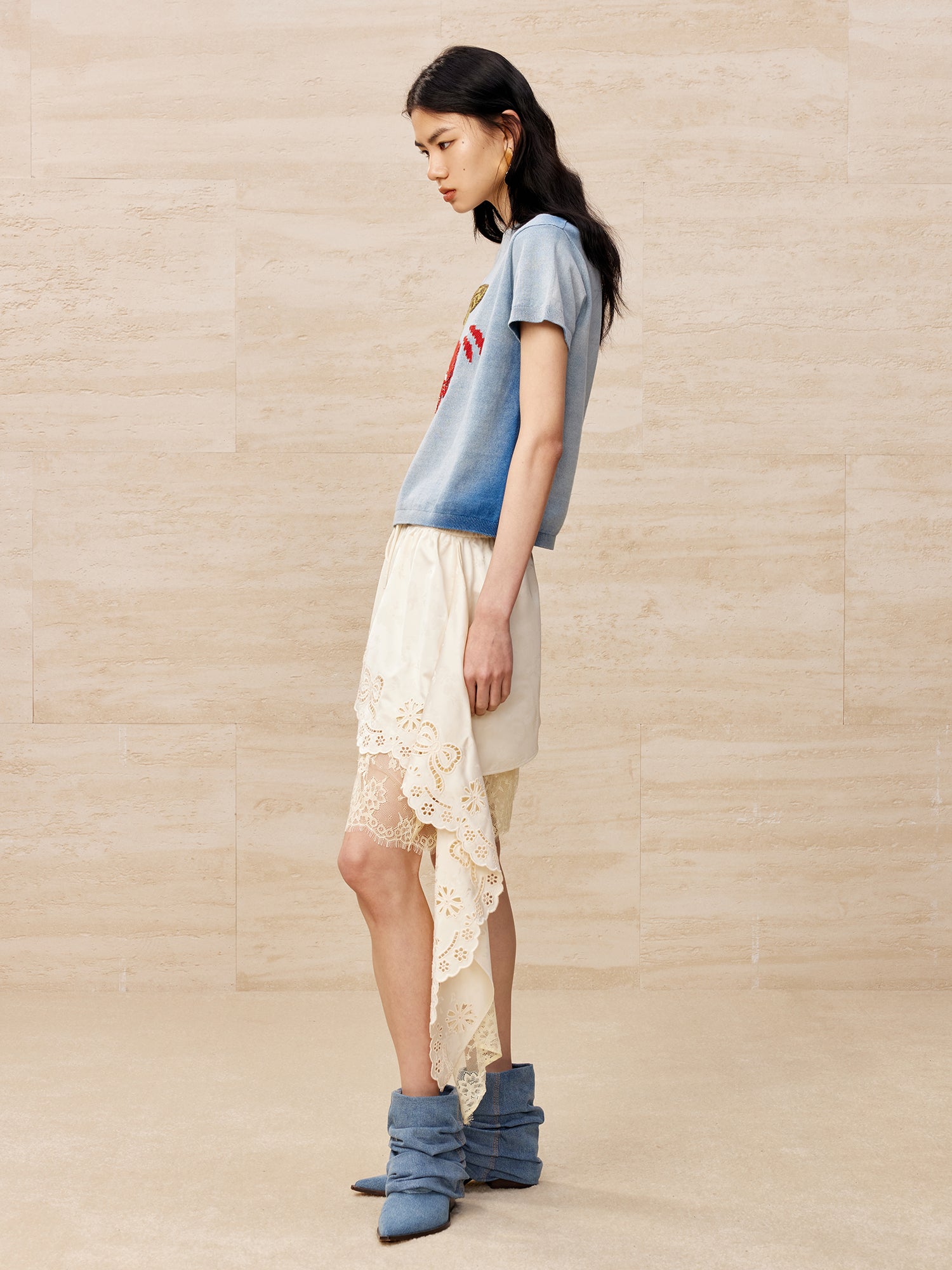 Irregular lace edge short skirt