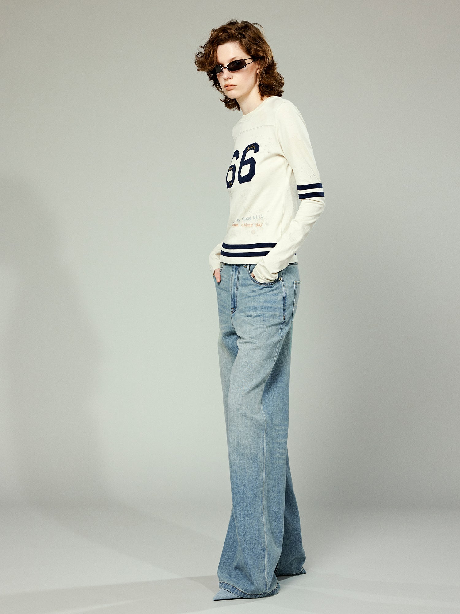 Contrasting Color Distressed Number Print T-Shirt