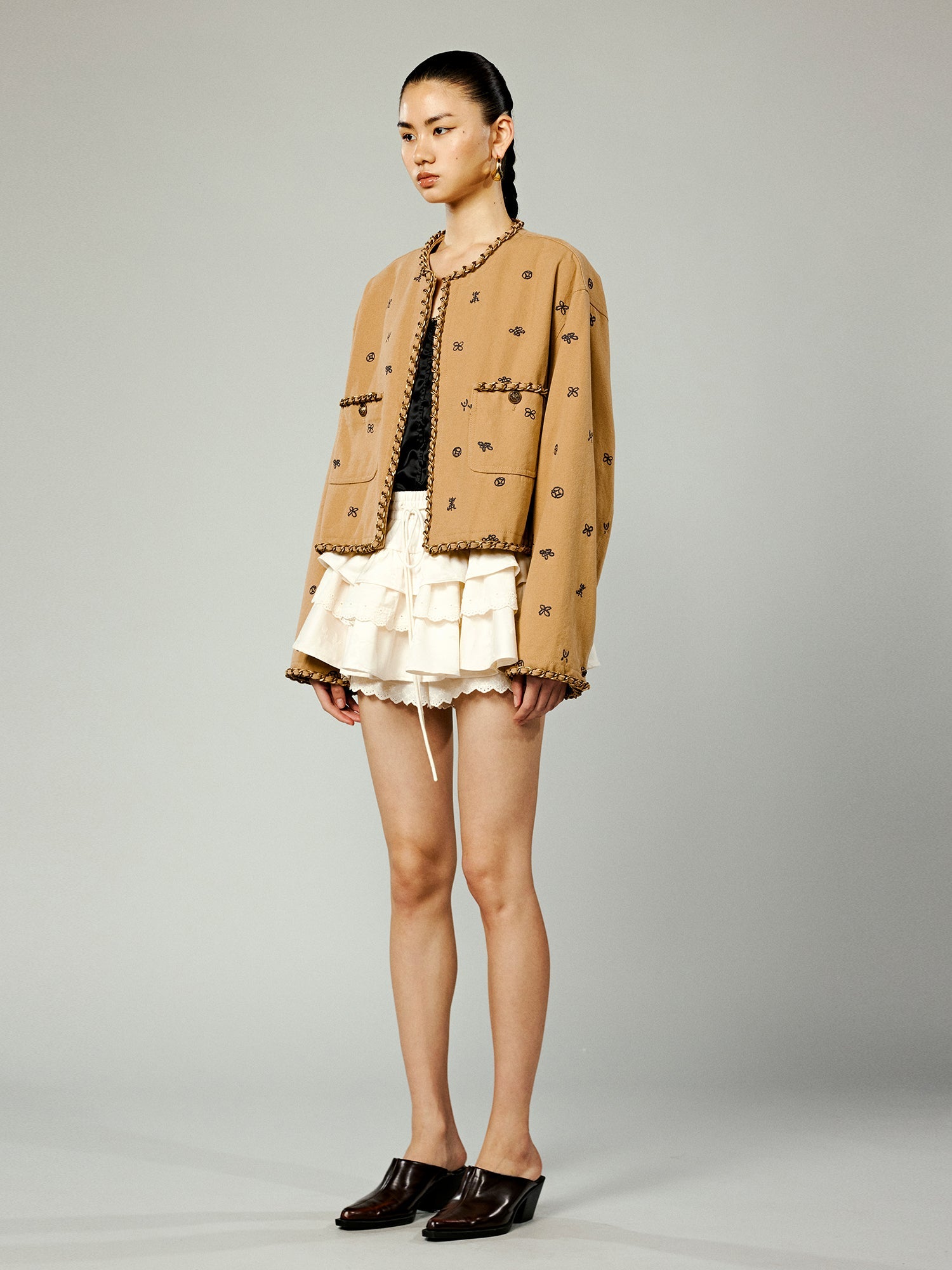 Chinese-style embroidered collarless jacket