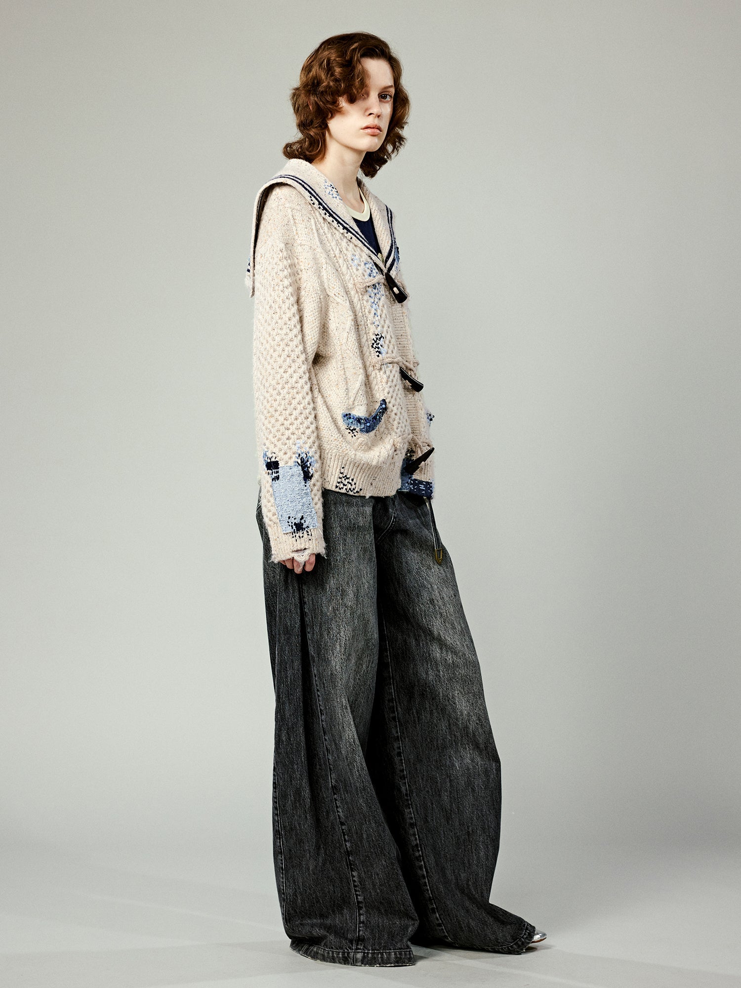 Structured side-pleat belted jeans