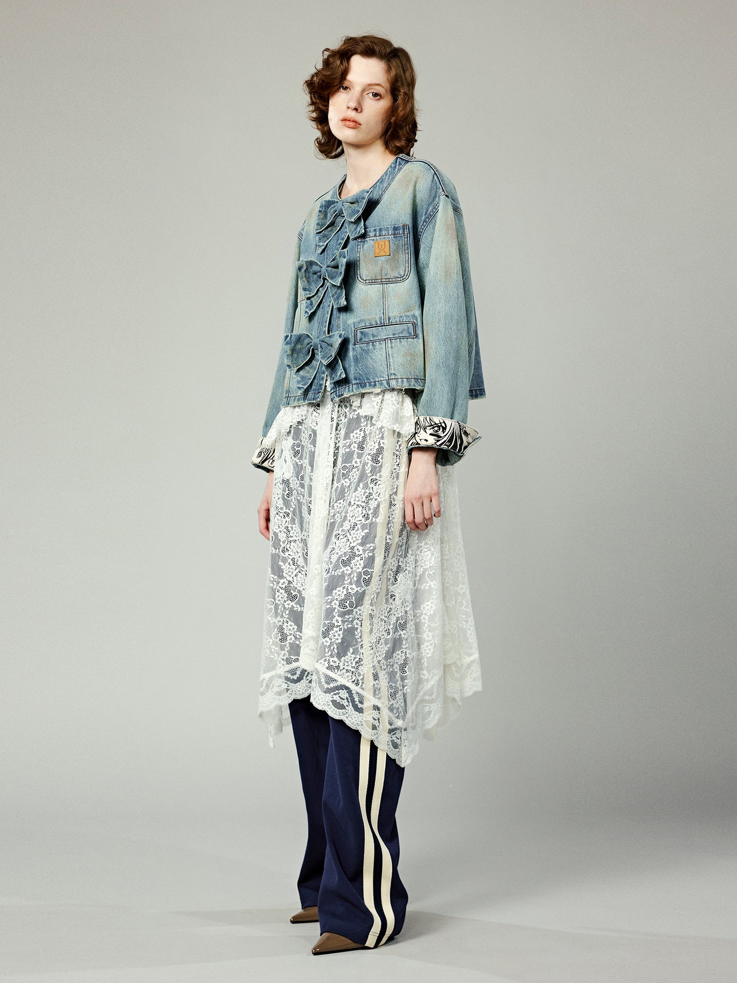 Denim jacket with bow fastenings