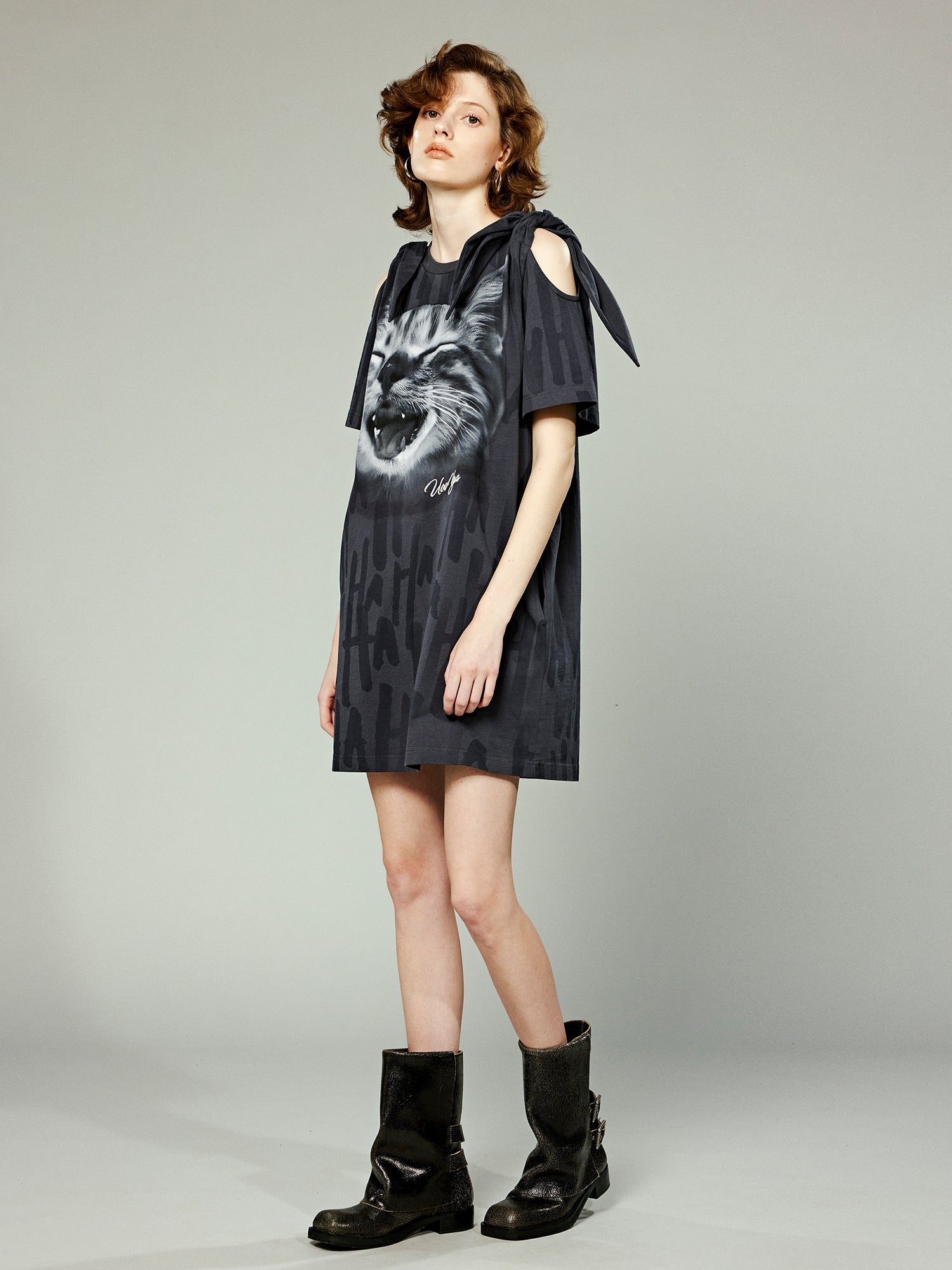 Playful dress with cat print