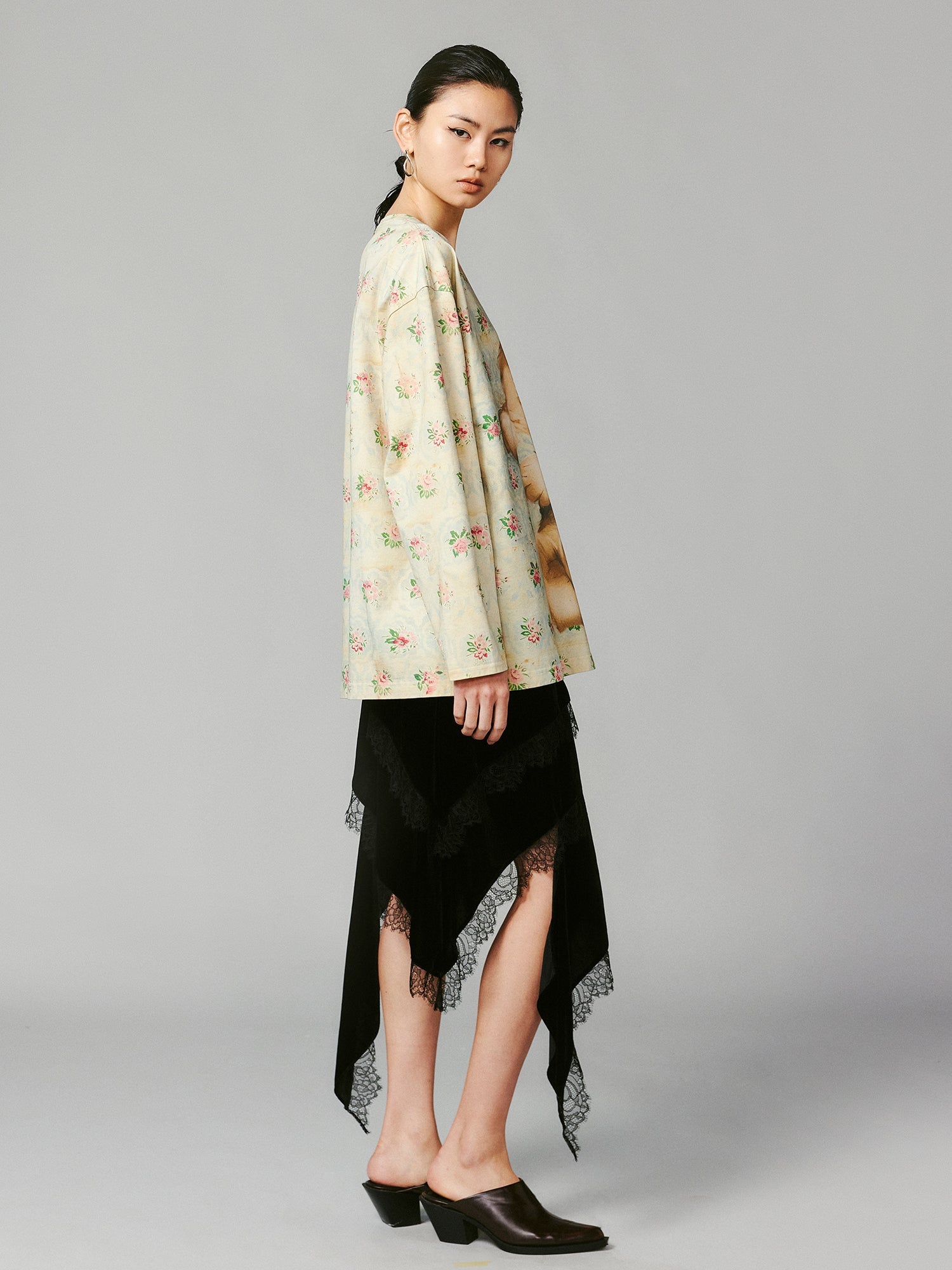 Lying-down cat long-sleeve T-shirt