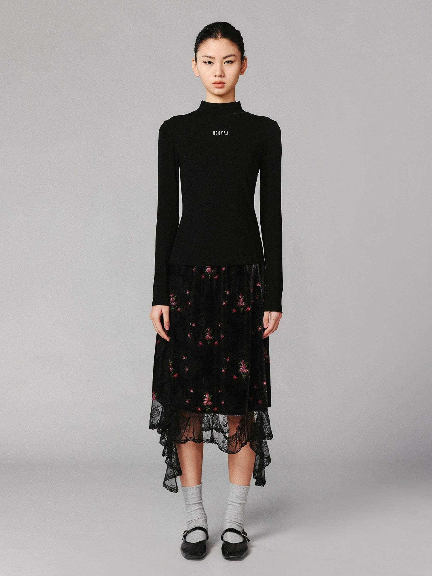 The European wallpaper-inspired floral lace skirt