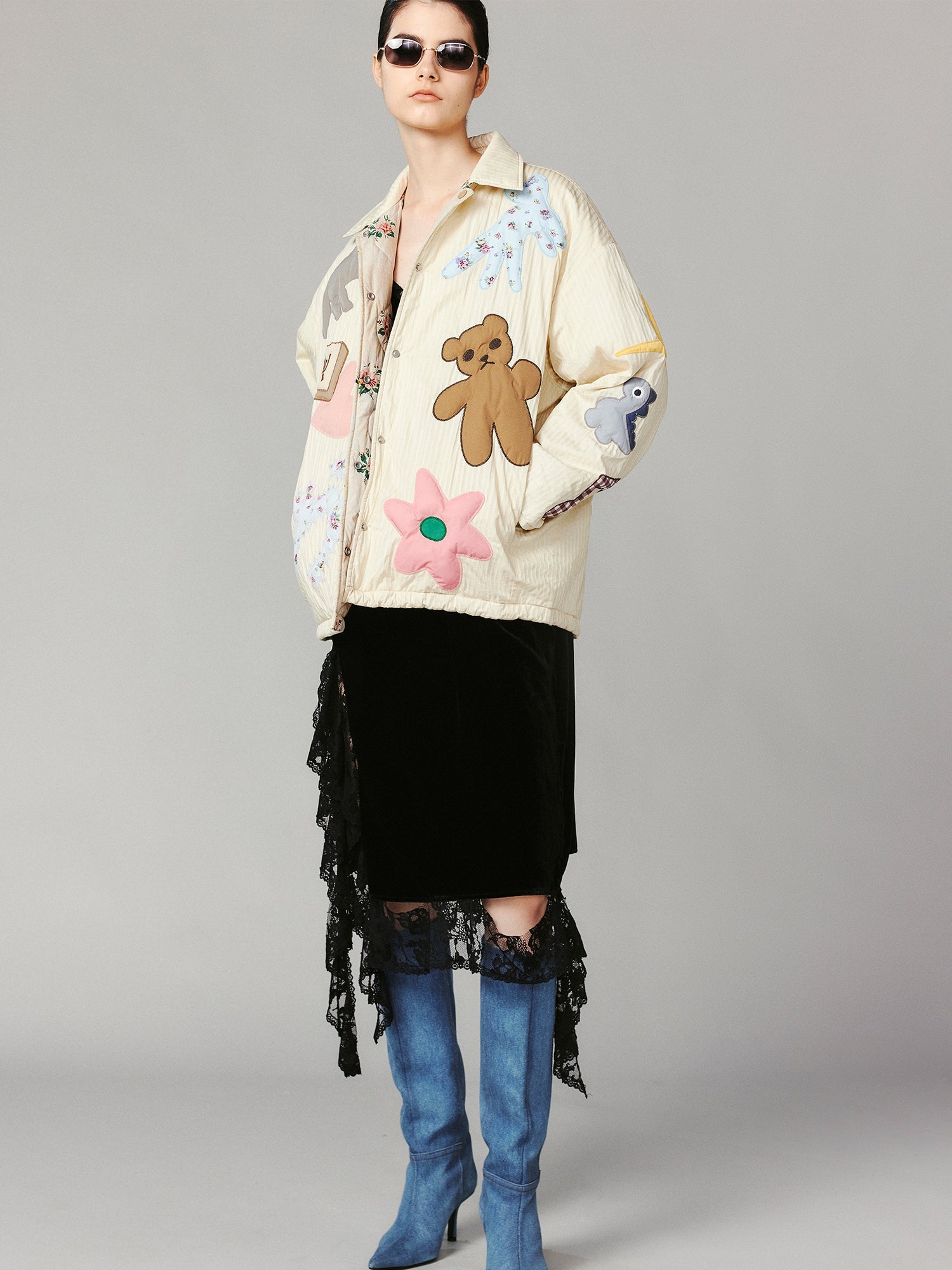 Reversible puffer jacket embroidered with childhood dolls and vintage wallpaper print