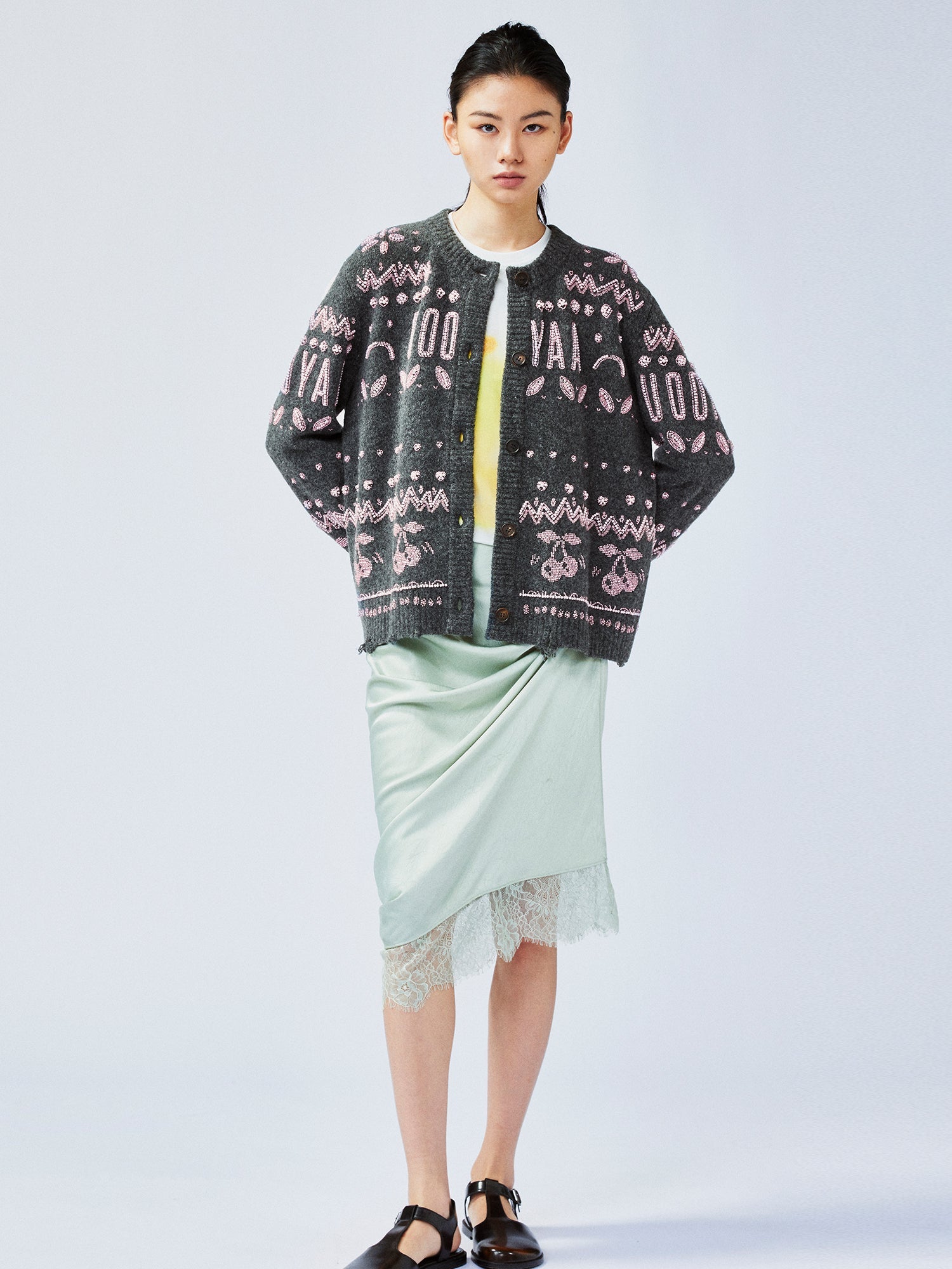 Free-flowing lift skirt