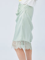 Free-flowing lift skirt