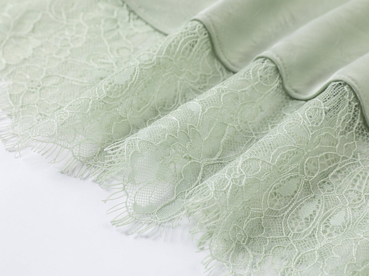Free-flowing lift skirt