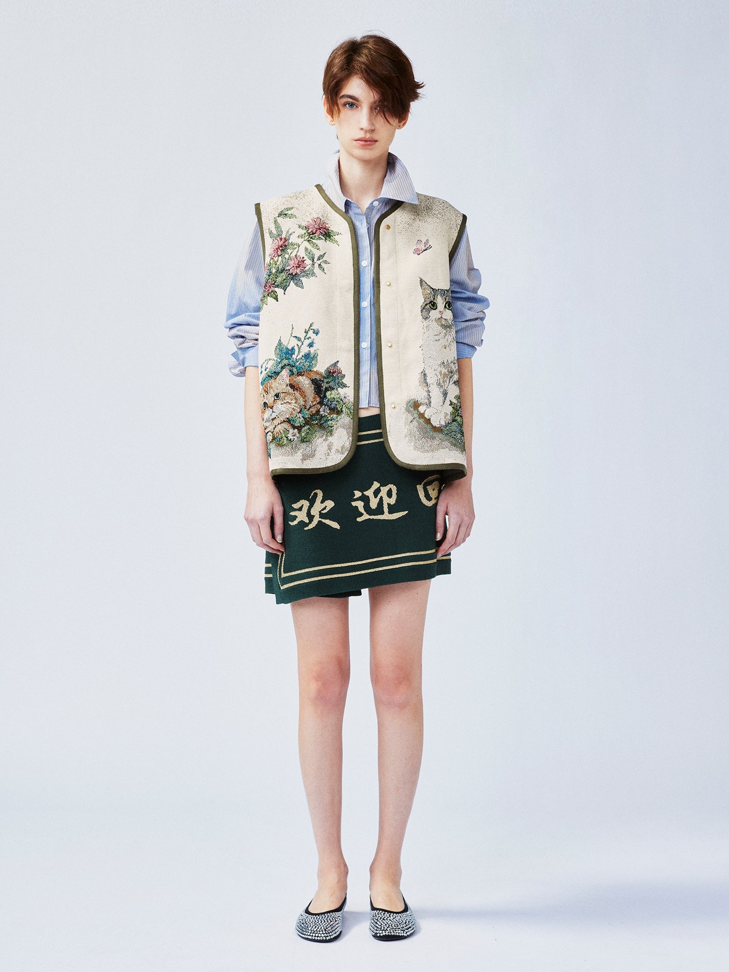 Charming and soothing garden cat pattern jacquard vest