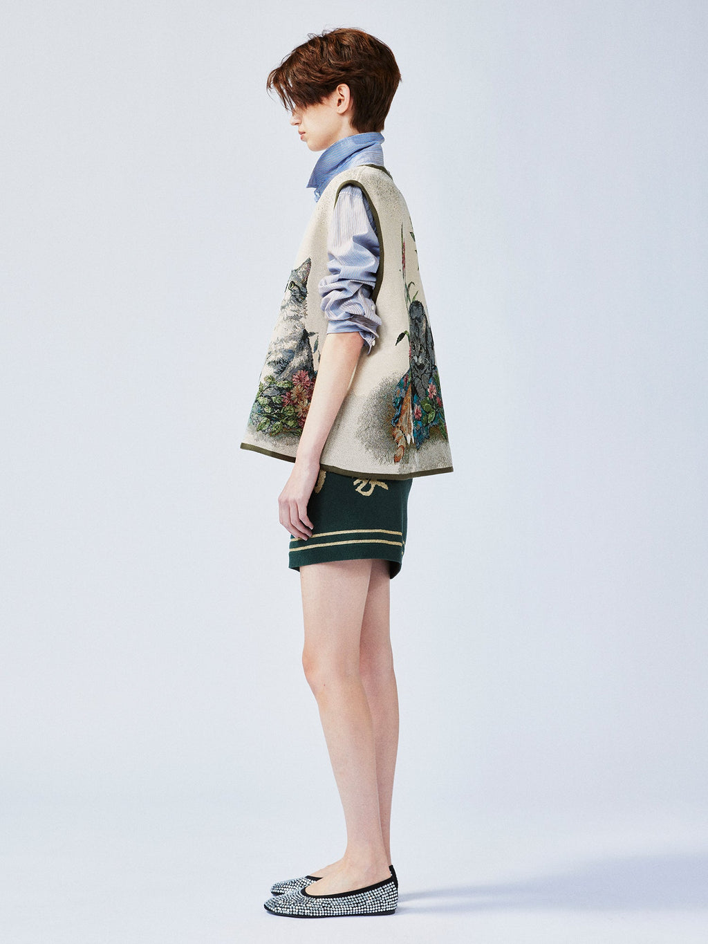 Charming and soothing garden cat pattern jacquard vest
