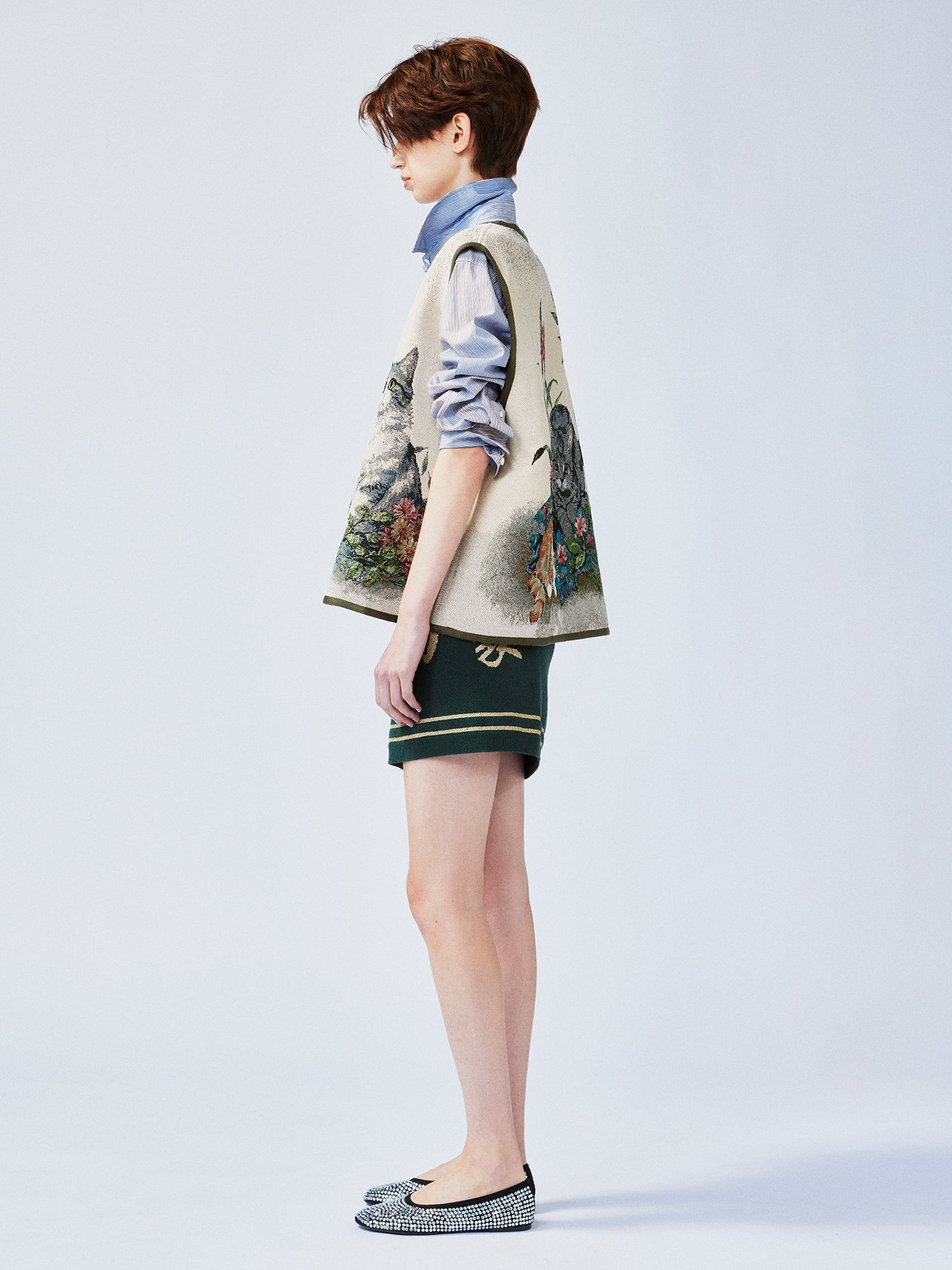 Charming and soothing garden cat pattern jacquard vest