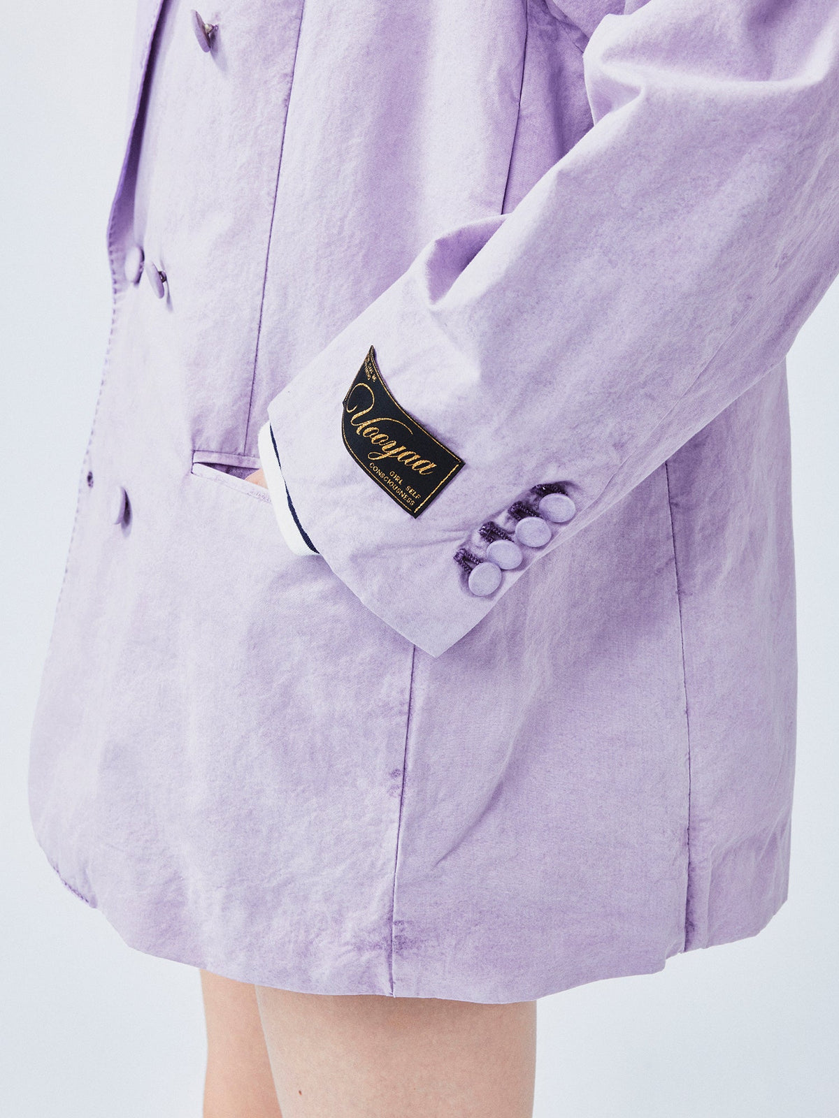 Youthful and romantic double-breasted gun flap collar blazer