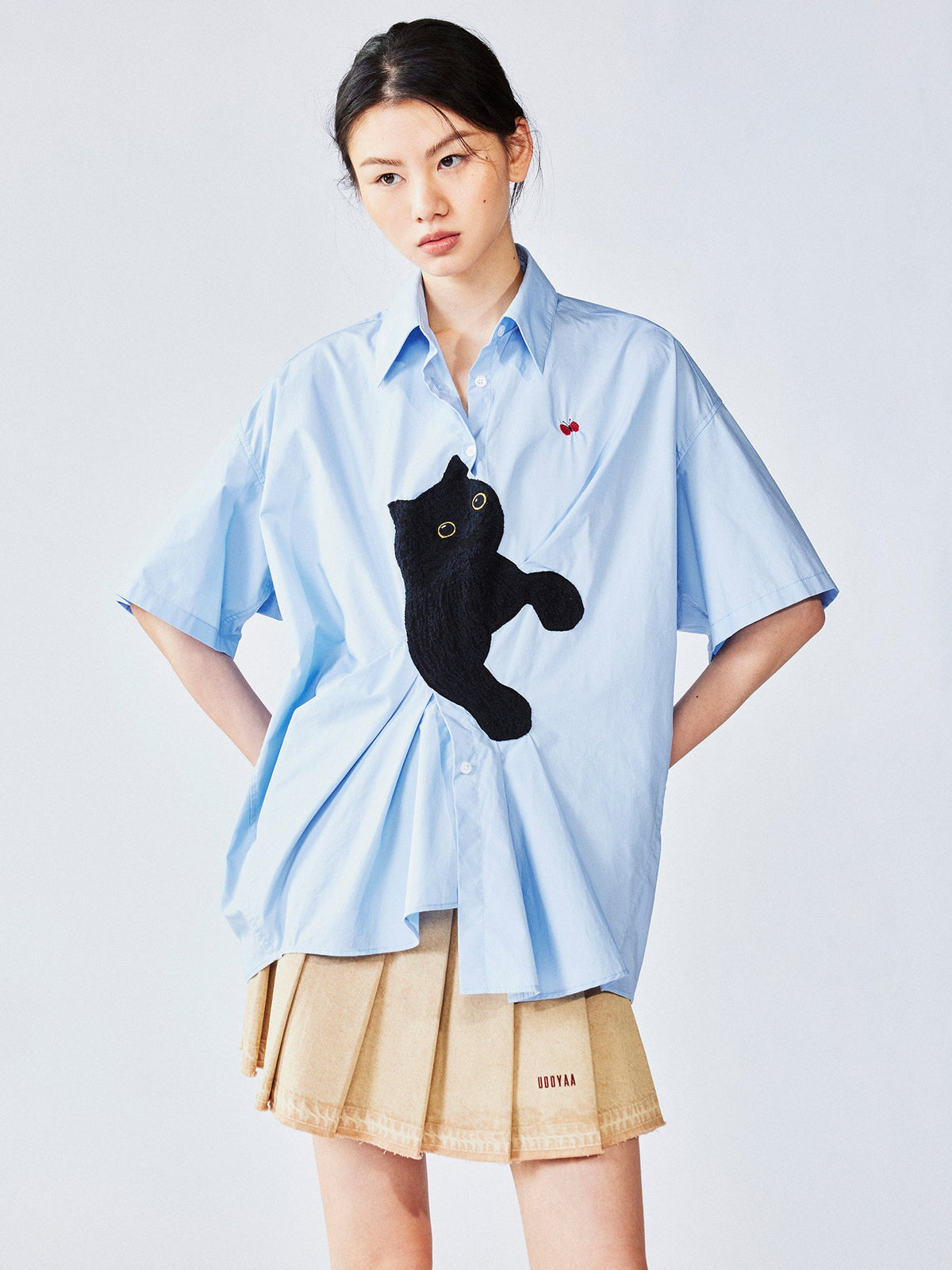 Cat-chasing-butterfly embroidery shirt