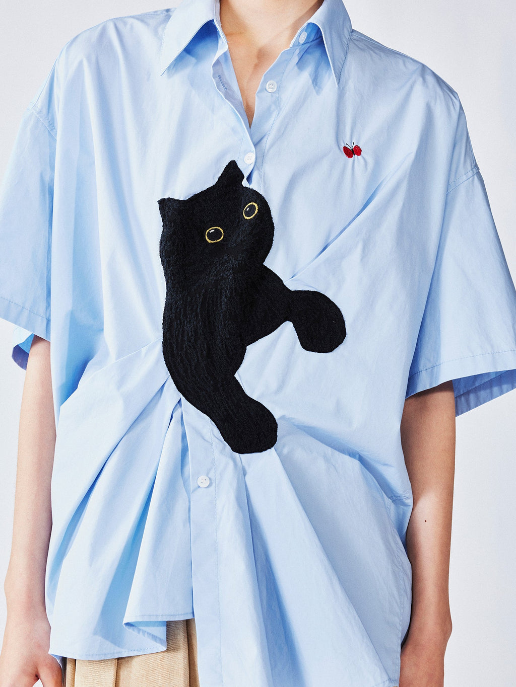 Cat-chasing-butterfly embroidery shirt