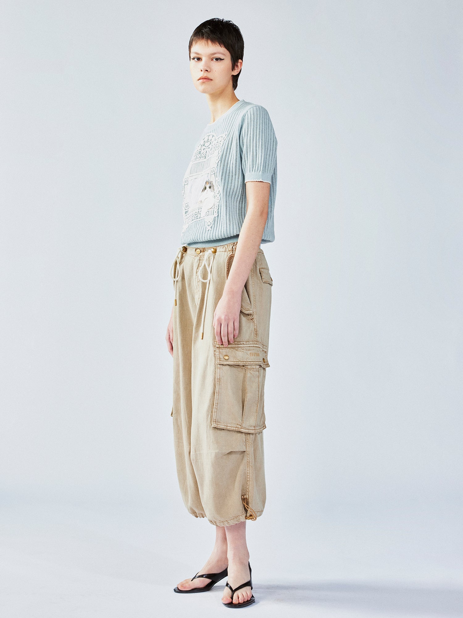 Knitted cat window scene T-shirt