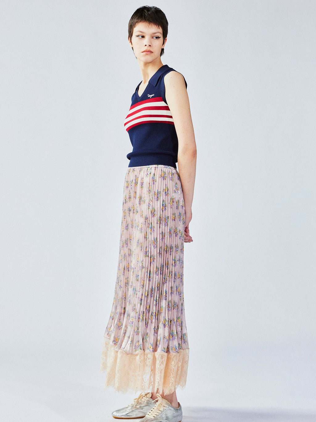 Vintage wallpaper-inspired floral lace pleated skirt