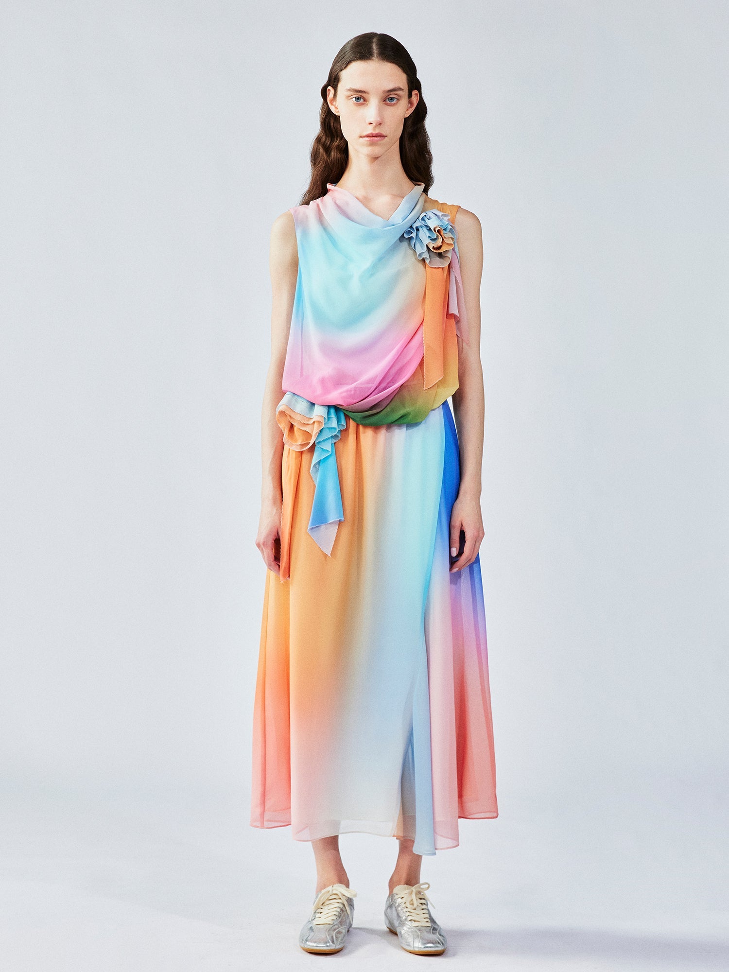 Dreamy light 3D appliqué dress