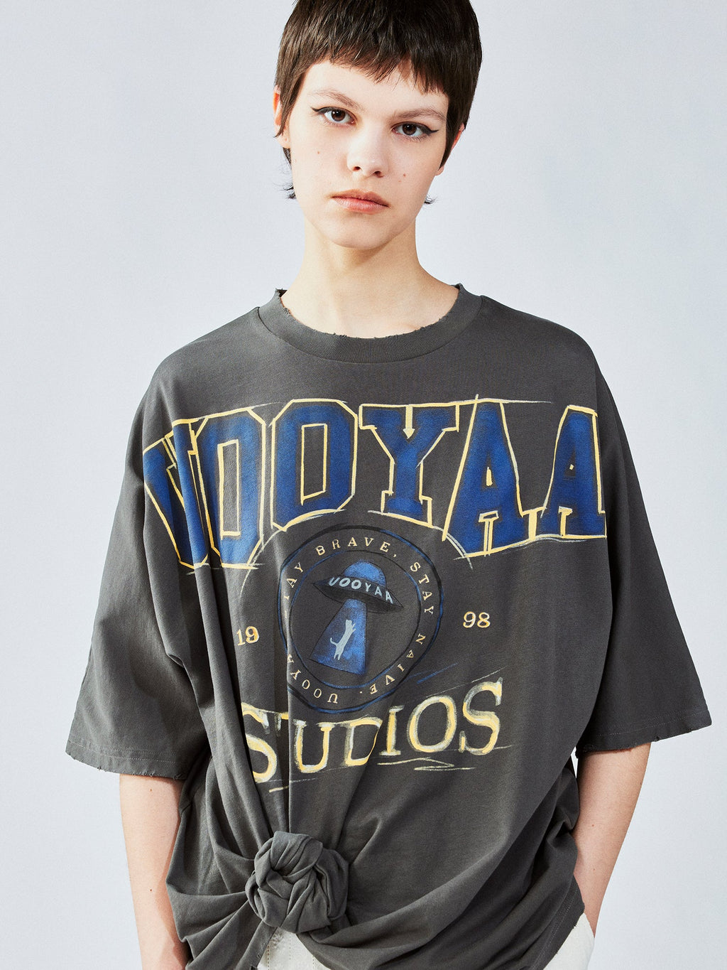 UFO cat knotted tee