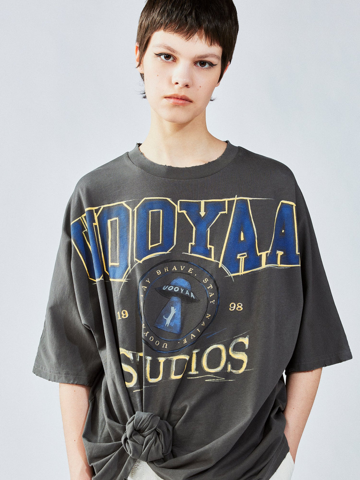 UFO cat knotted tee