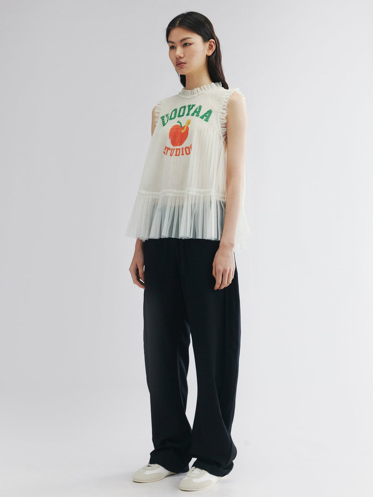 Pleated mesh tank