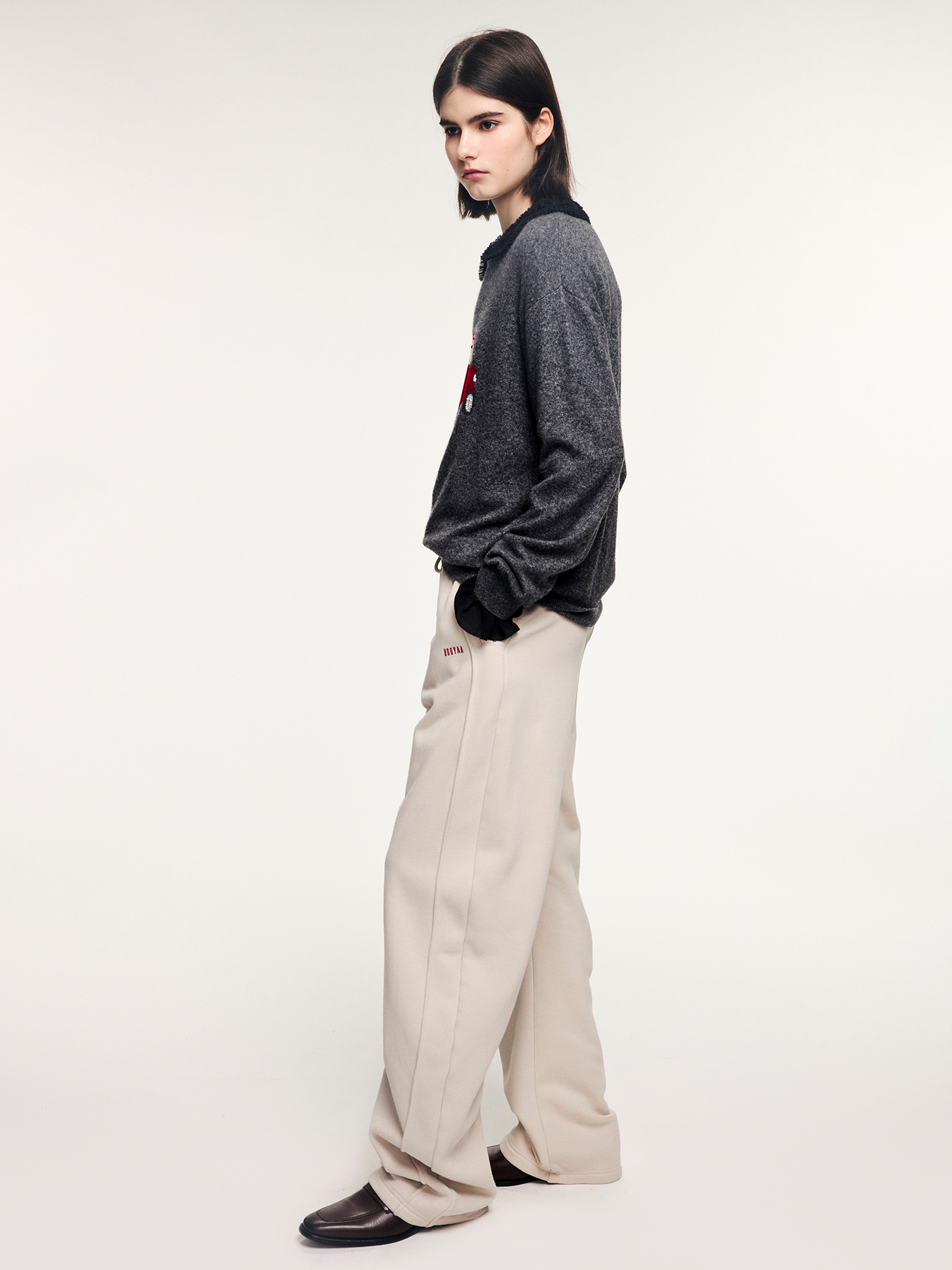 Blade-cut sweatpants