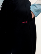 Blade-cut sweatpants