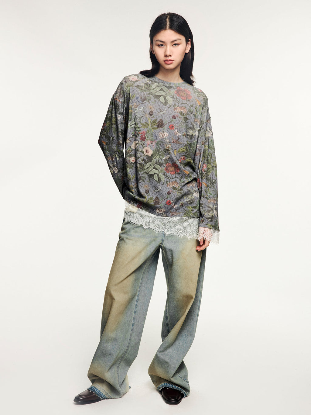 Pocket-flap washed denim jeans