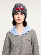Tencel wool beanie with traveling puppy motif