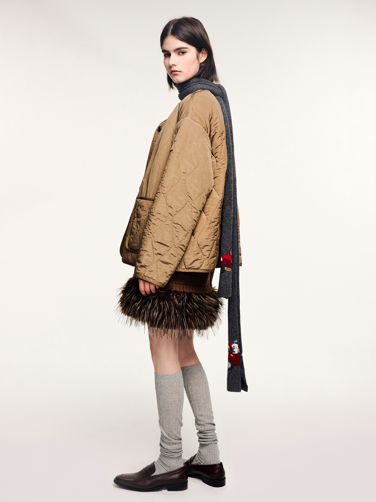 Tencel wool scarf with traveling puppy motif