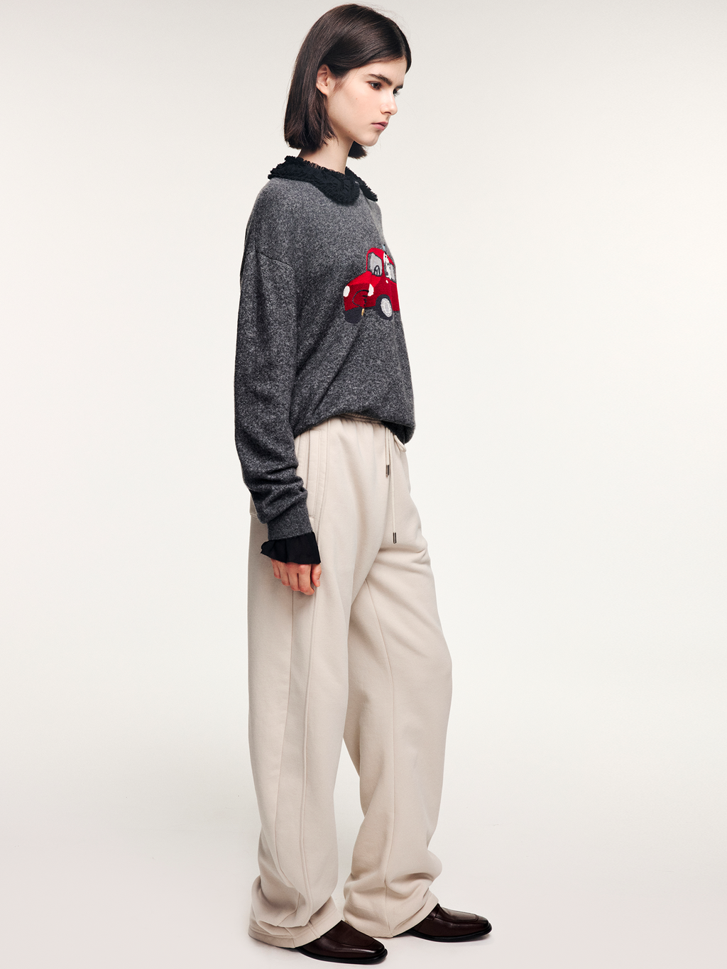 Traveling puppy print colorblock pullover