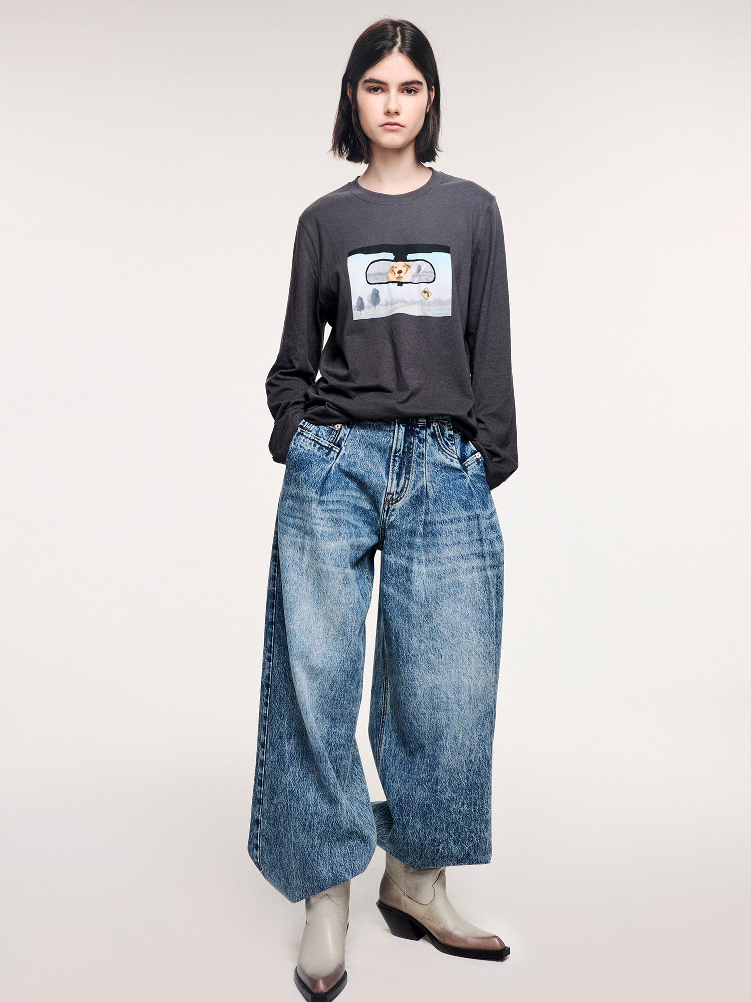 Traveling puppy print long sleeve t-shirt