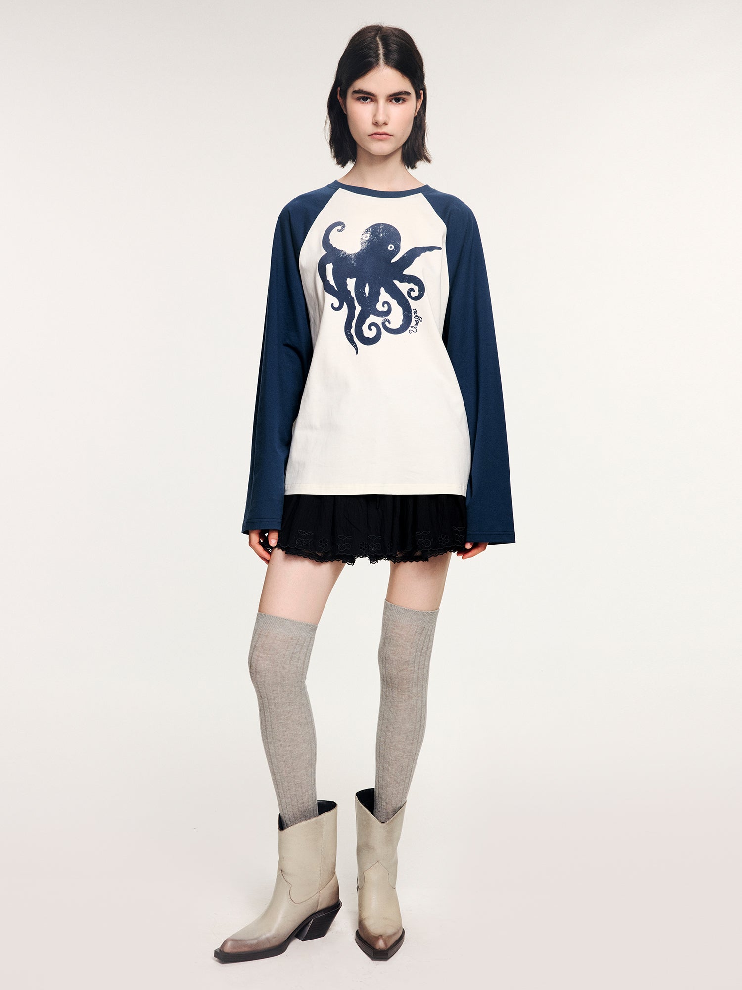 Raglan sleeve t-shirt with undersea octopus