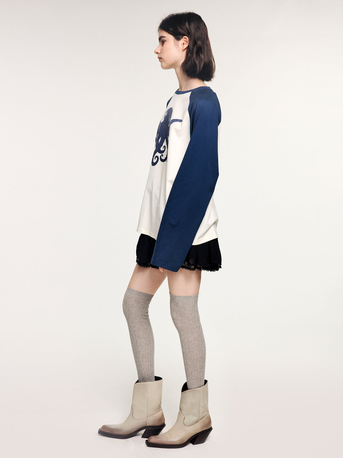 Raglan sleeve t-shirt with undersea octopus