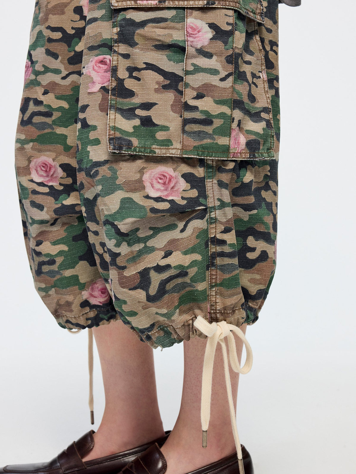 Rose camouflage cropped cargo pants