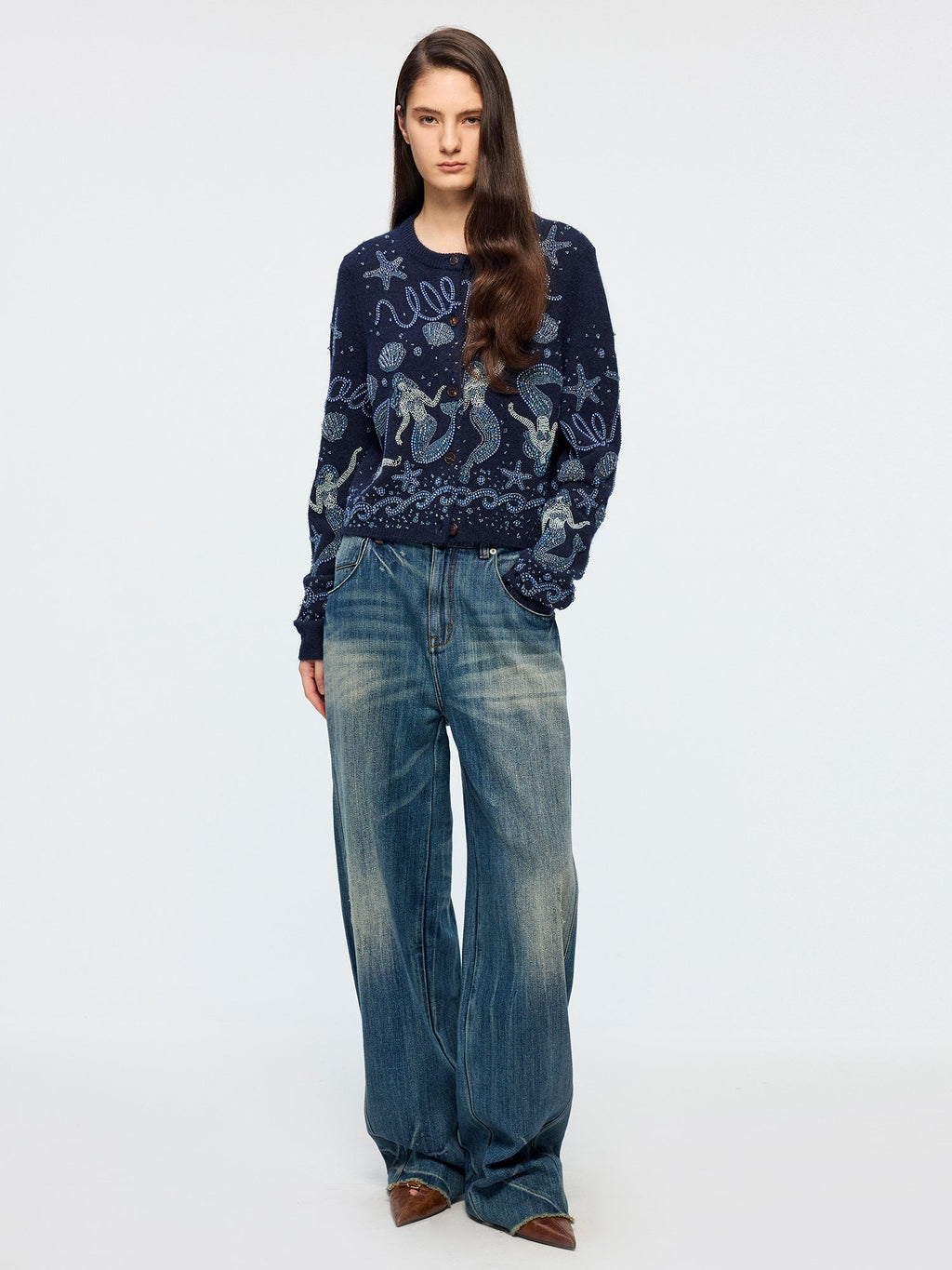Semi-elastic curved jeans