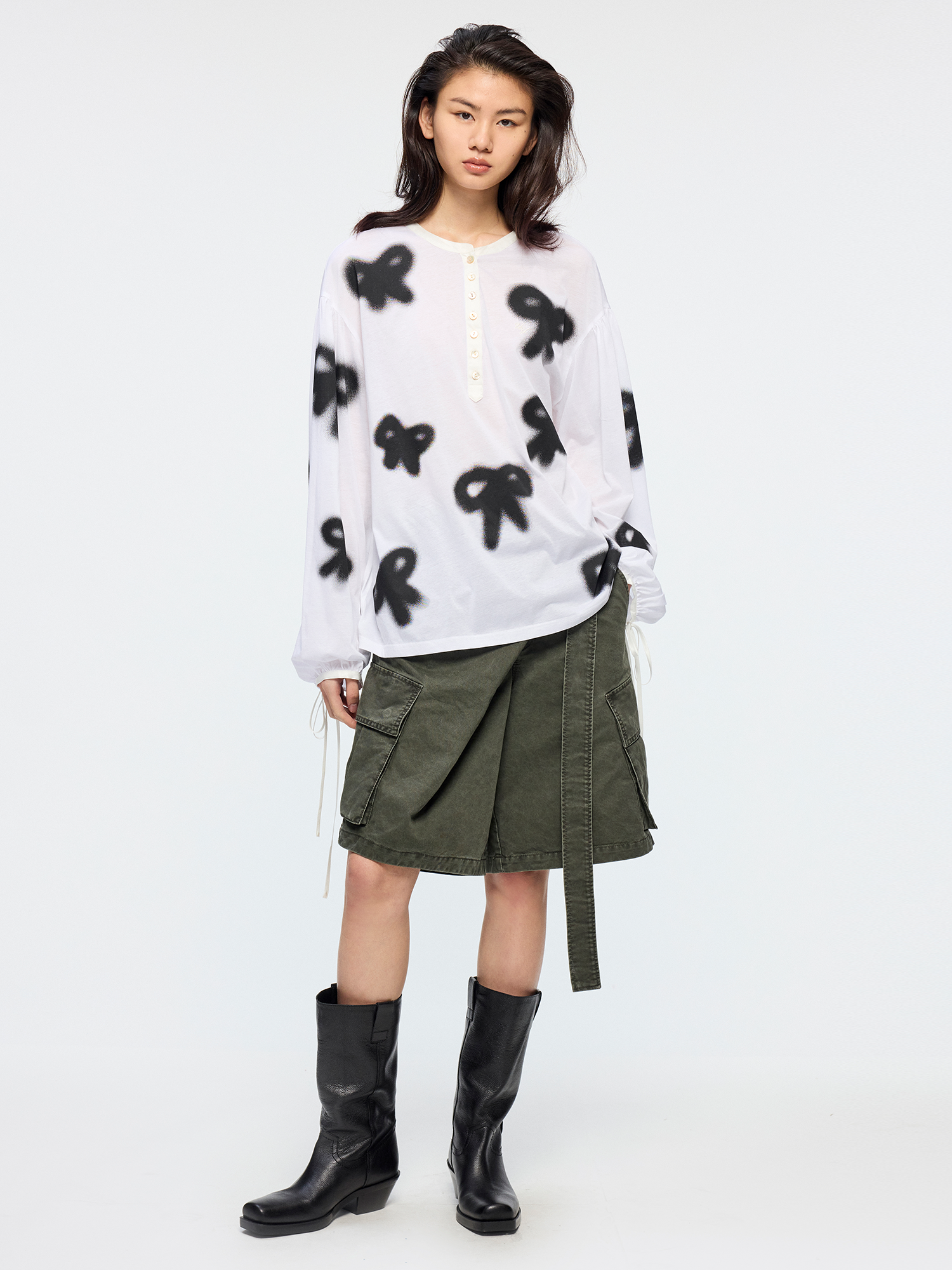 Graffiti bow henley T shirt