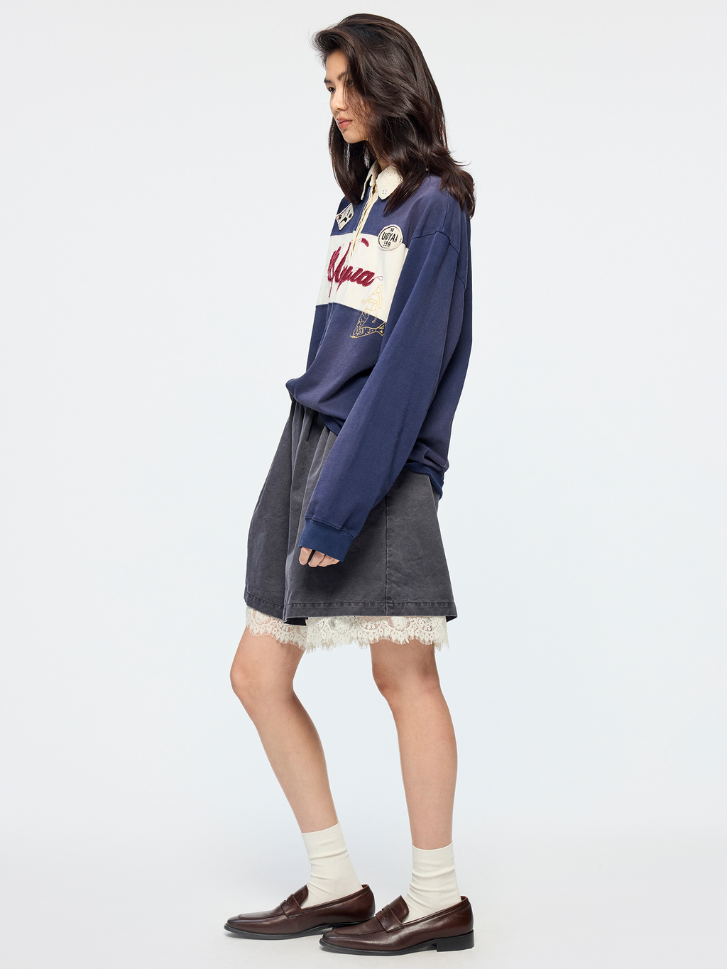 Applique badge Peter Pan collar polo