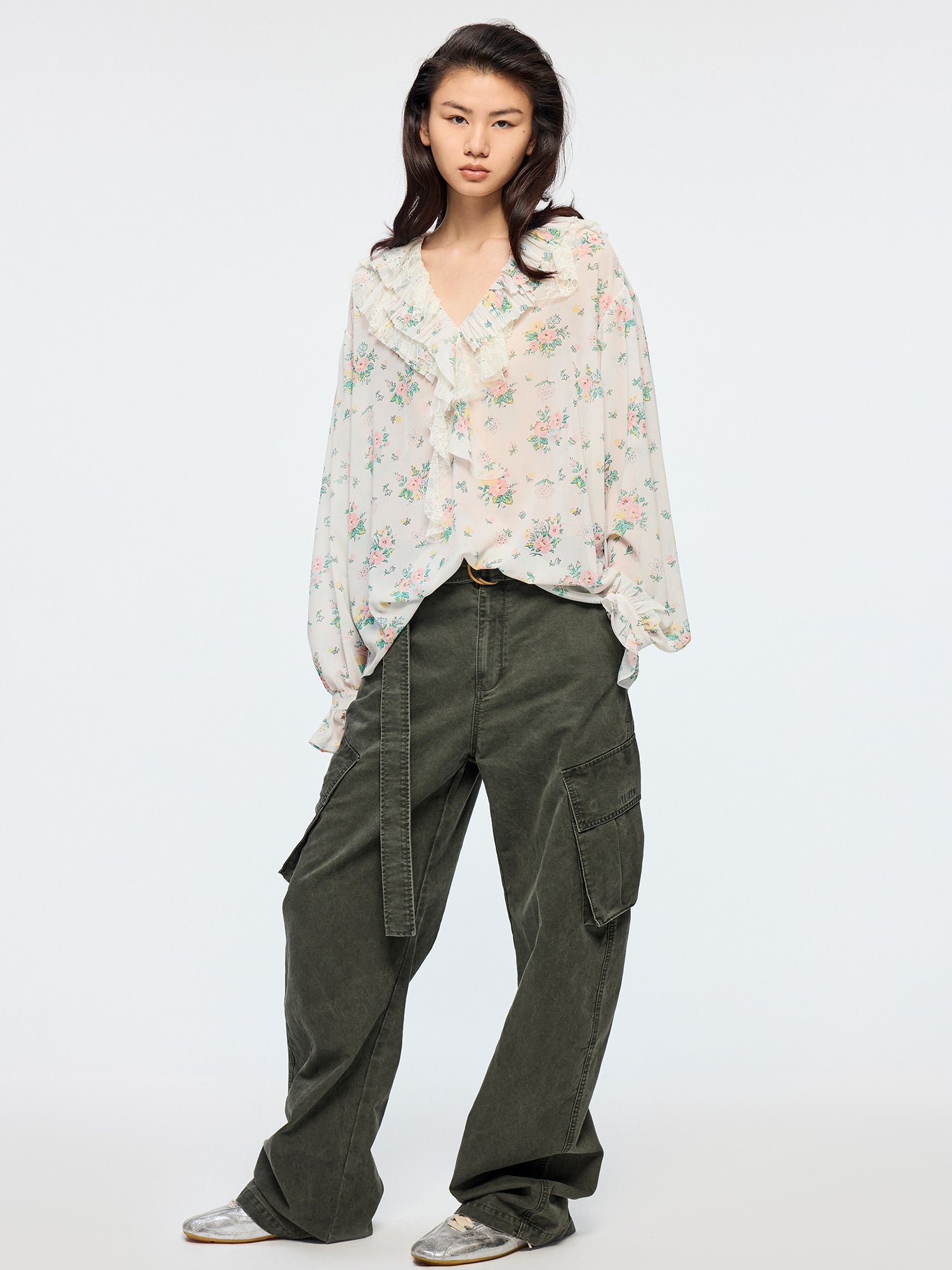 Curved leg cargo pants