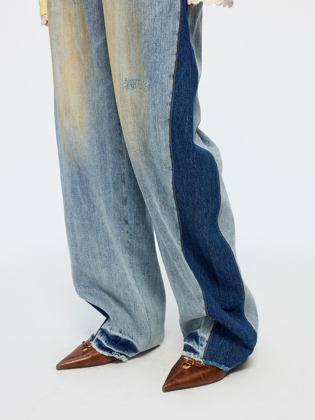 Color-block washed jeans