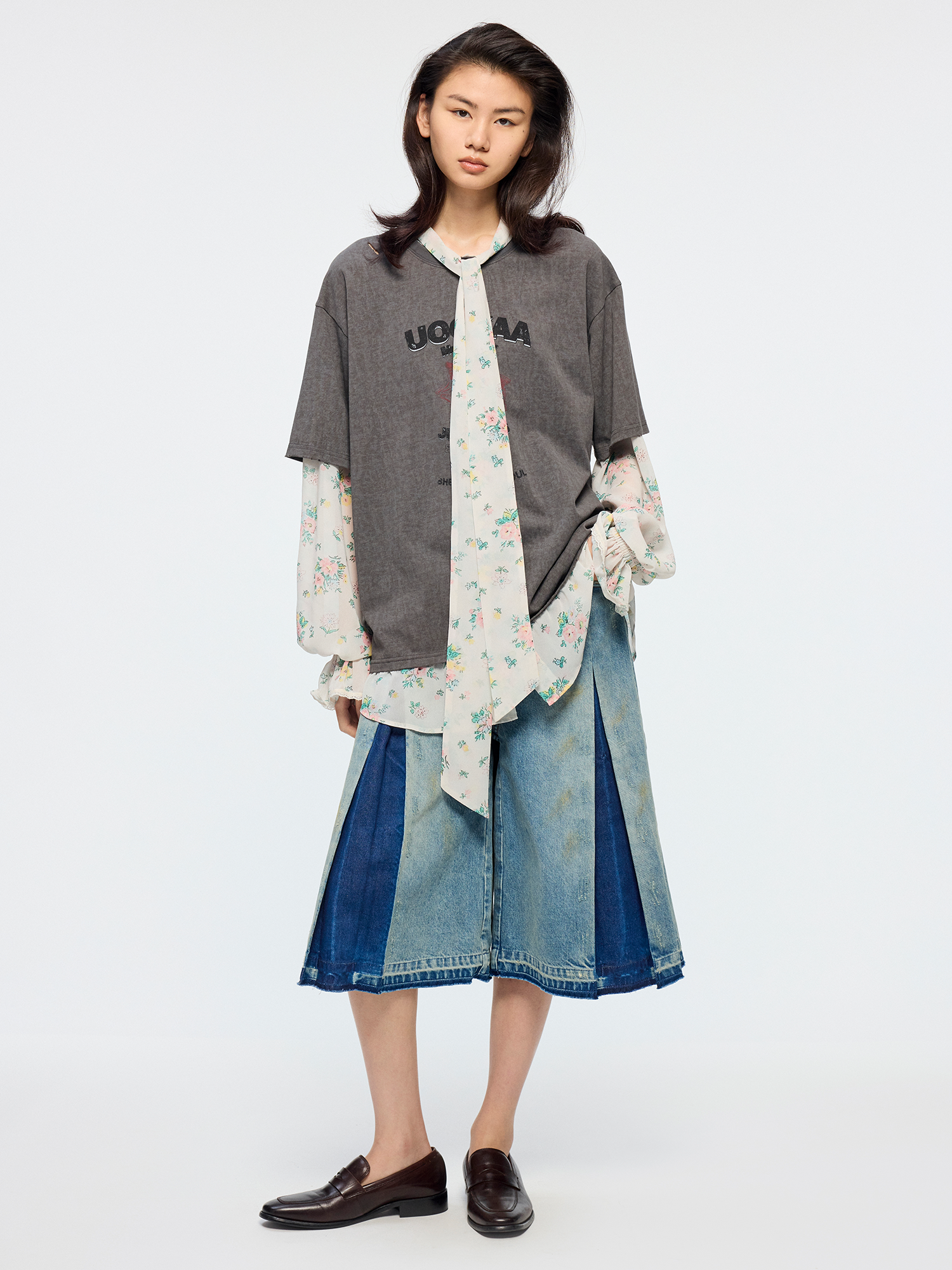 Pleated denim shorts