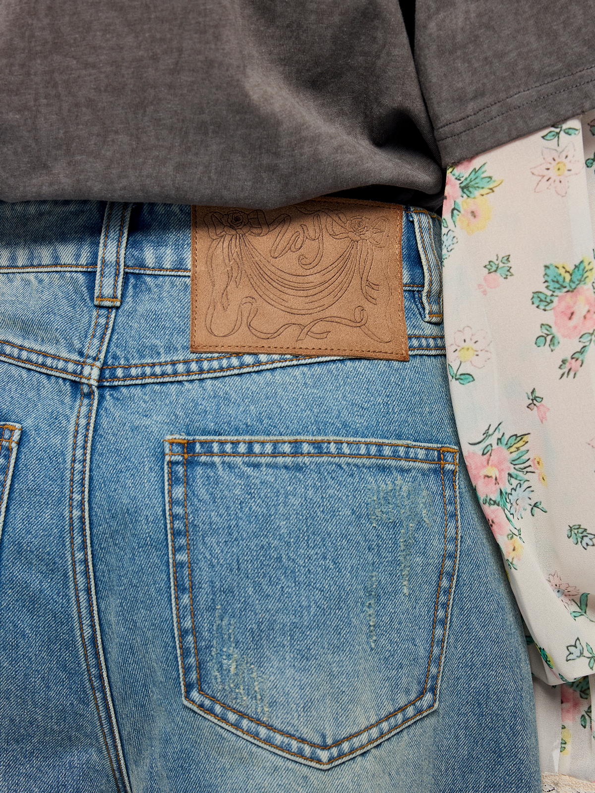 Pleated denim shorts