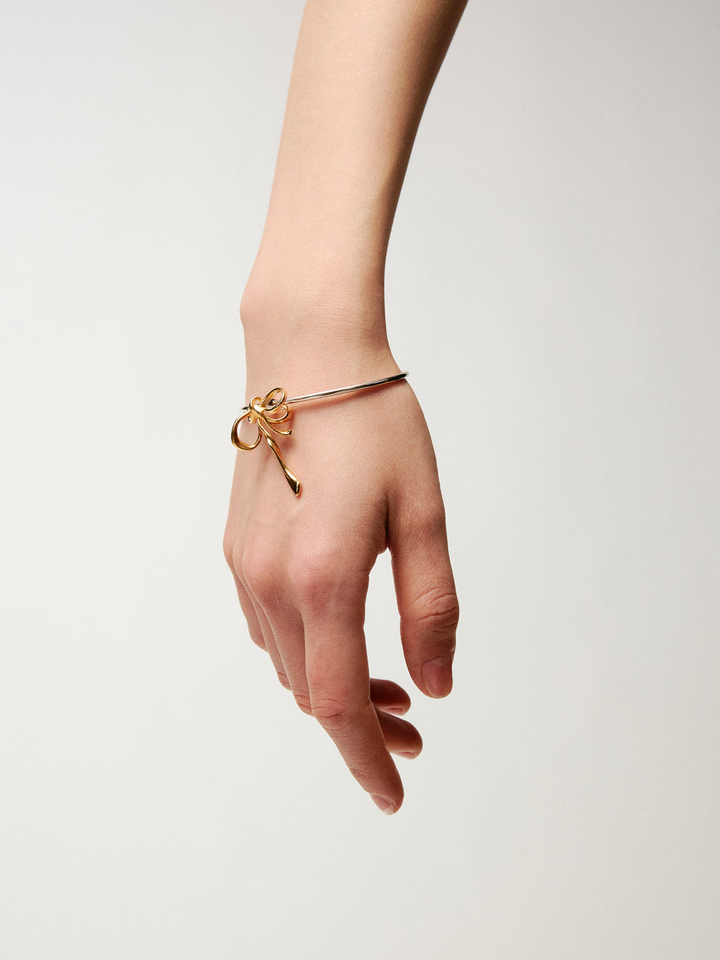 Sliding Bow Open Bracelet