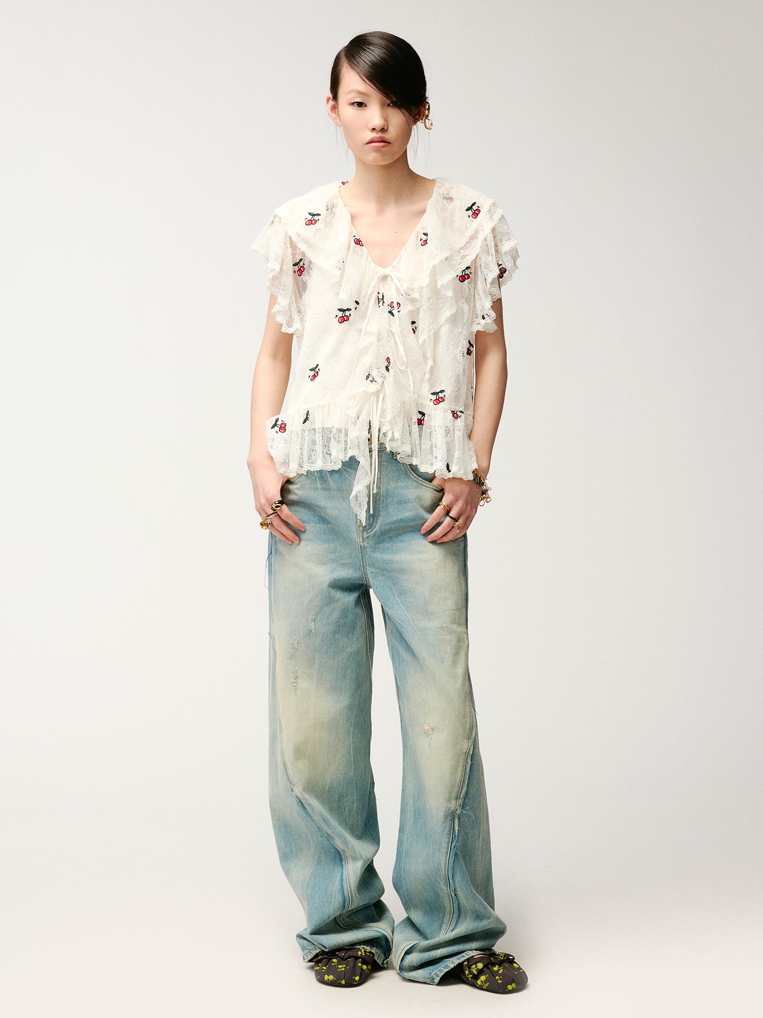 Embroidered dynamic cherry lace shirt