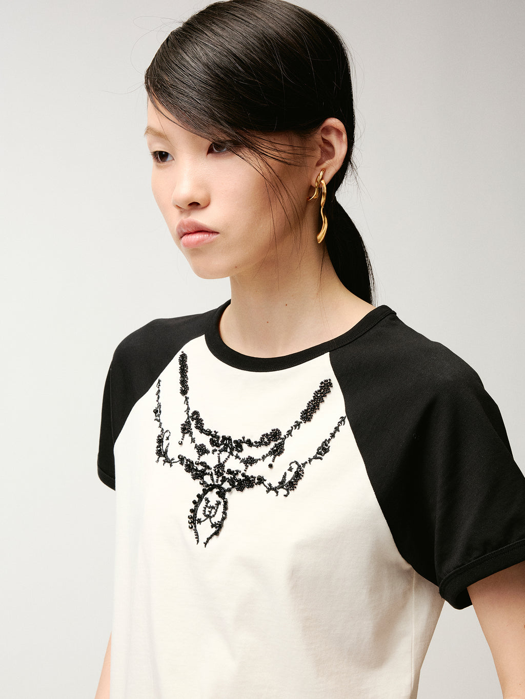 Beaded embroidered vintage necklace raglan T-shirt