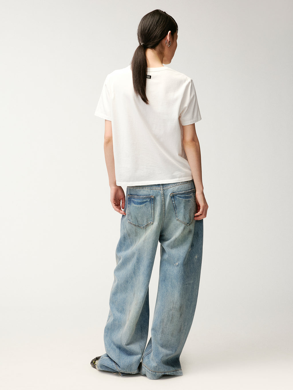 Pearl chain distressed jeans