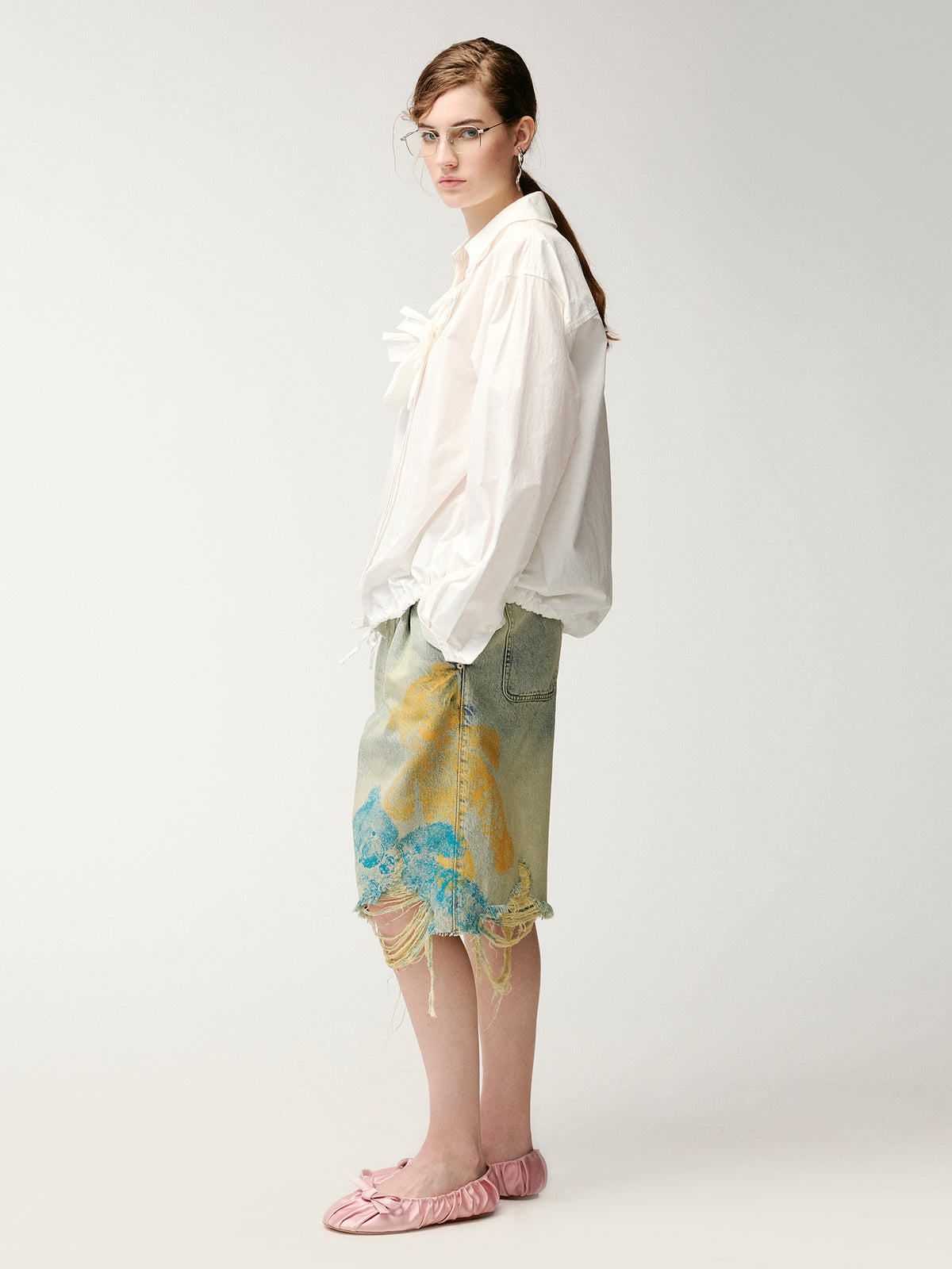 Bow-tie ruffle collar shirt
