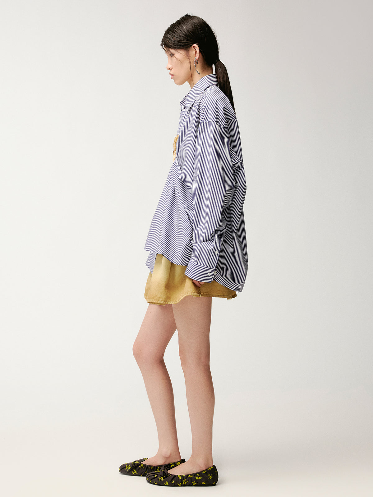 Sad bear jacquard appliqué pintuck shirt